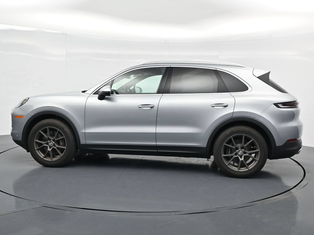Certified 2025 Porsche Cayenne AWD/4WD image 2