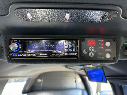 Used 2009 Cadillac DTS Limousine FWD image 28
