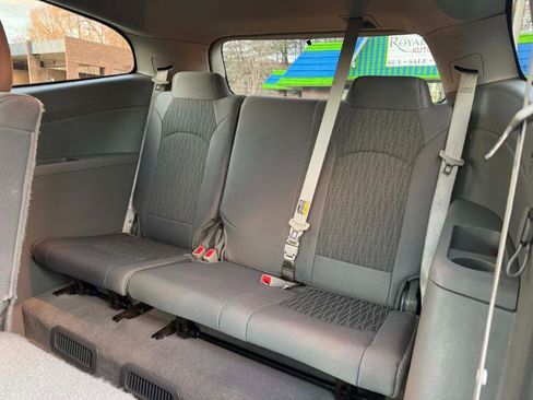 Used 2015 Chevrolet Traverse LT image 13