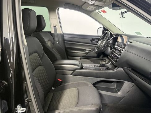 Used 2024 Nissan Pathfinder SV w/ Black Appearance Package FWD image 27