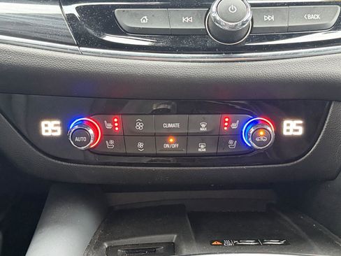 Used 2024 Buick Enclave Premium image 24