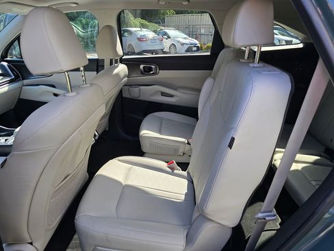Certified 2025 Kia Sorento EX w/ EX Panoramic Sunroof Package AWD/4WD image 10