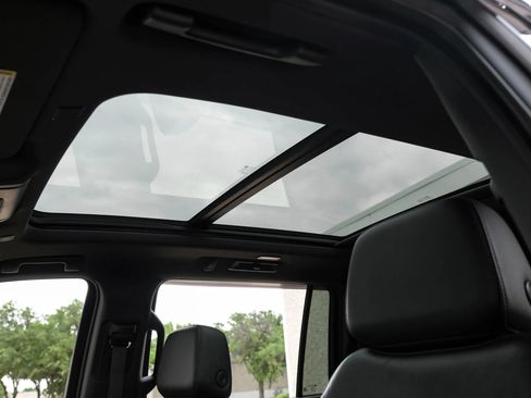 Used 2022 Chevrolet Suburban Z71 w/ Luxury Package AWD/4WD image 5