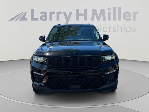 Used 2023 Jeep Grand Cherokee Limited w/ Black Appearance Package AWD/4WD image 8