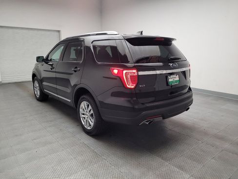Used 2018 Ford Explorer XLT AWD/4WD image 5