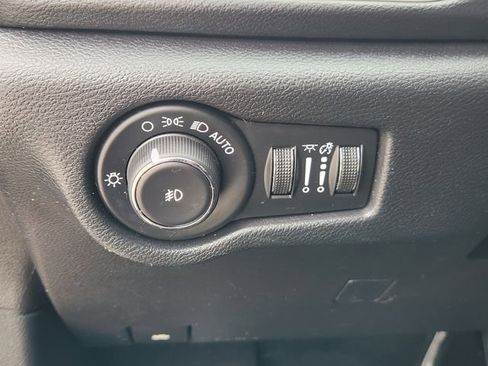 Used 2020 Chrysler Pacifica Touring-L w/ S Appearance Package FWD image 20