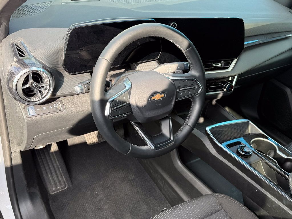 Used 2026 Chevrolet Equinox LT AWD/4WD image 24