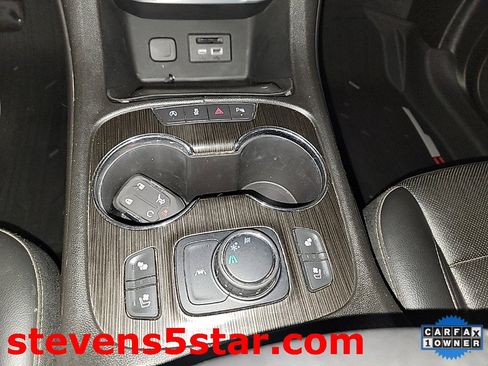 Used 2022 GMC Acadia SLT w/ Elevation Edition image 17