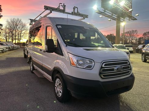 Used 2019 Ford Transit 150 XLT image 3
