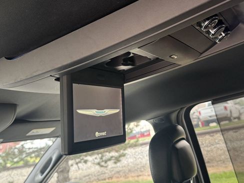 Used 2014 Chrysler Town & Country S FWD image 17