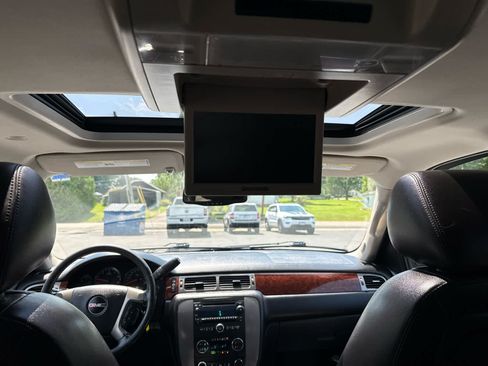Used 2013 GMC Yukon XL SLT w/ SLT-2 Equipment Package AWD/4WD image 16