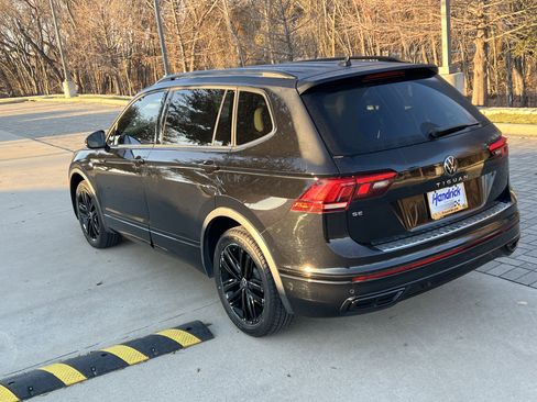 Certified 2022 Volkswagen Tiguan SE R-Line image 8