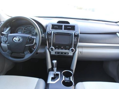 Used 2014 Toyota Camry LE FWD image 17