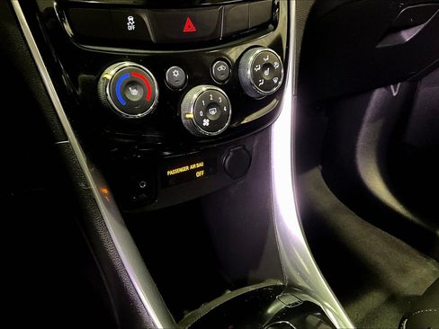Used 2017 Chevrolet Trax Premier FWD image 16