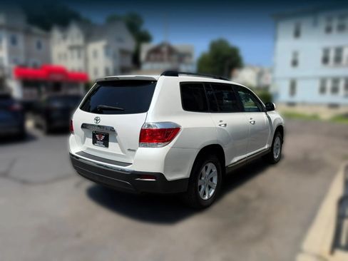 Used 2013 Toyota Highlander Plus AWD/4WD image 5