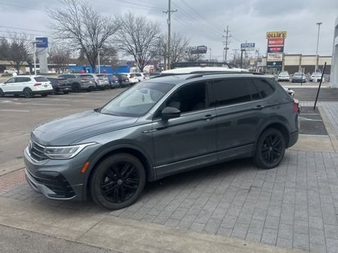 Used 2022 Volkswagen Tiguan SE R-Line image 14