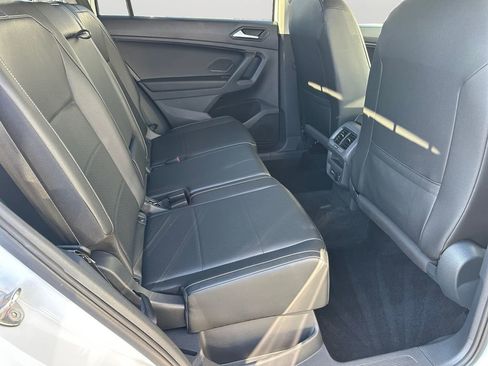 Used 2021 Volkswagen Tiguan SEL image 11