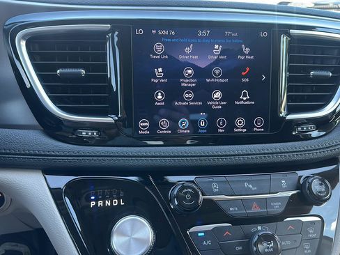 Used 2019 Chrysler Pacifica Limited FWD image 31