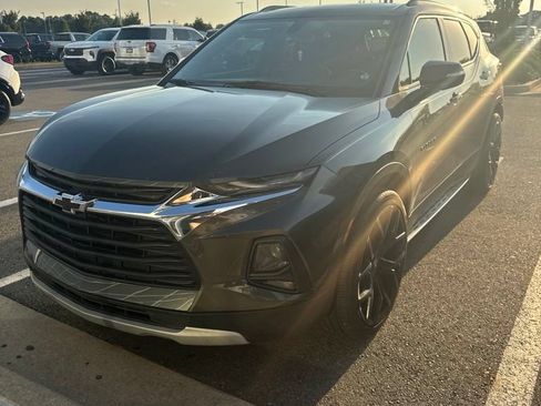 Used 2019 Chevrolet Blazer LT FWD image 1