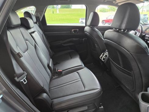 Used 2025 Kia Sorento S FWD image 15