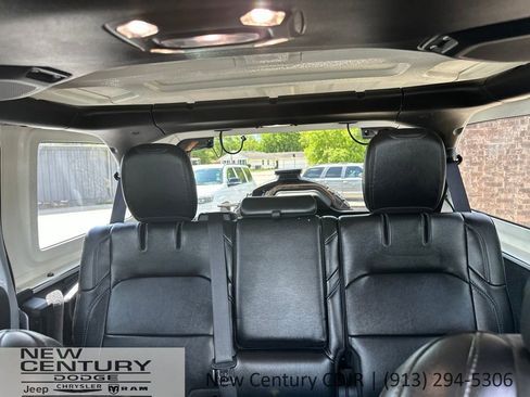 Used 2022 Jeep Wrangler Unlimited Rubicon 4xe w/ Cold Weather Group AWD/4WD image 38