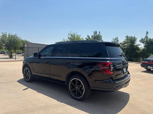 Used 2023 Ford Expedition Limited RWD image 3