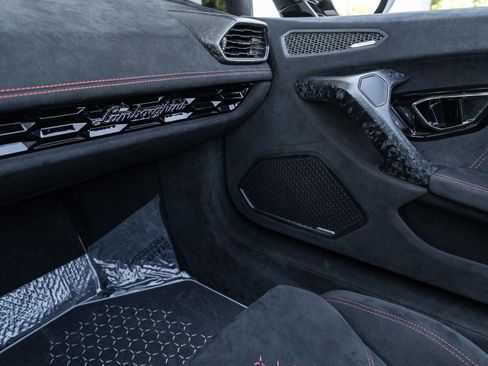 Used 2018 Lamborghini Huracan Performante image 30