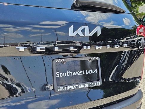 Used 2022 Kia Telluride EX FWD image 11