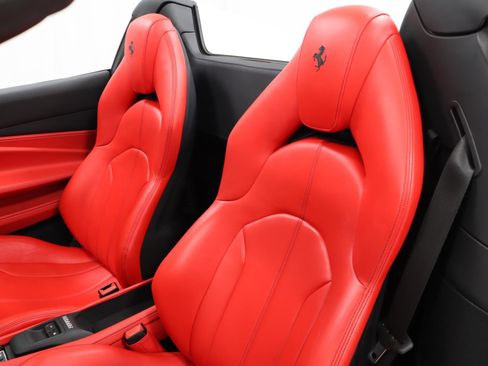 Used 2023 Ferrari F8 Tributo RWD image 18