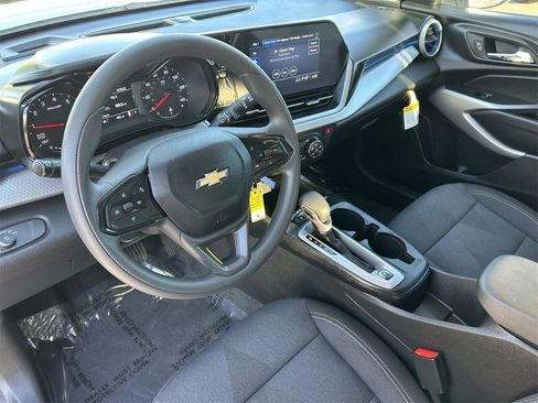 Used 2026 Chevrolet Trax LS w/ LS Convenience Package image 27