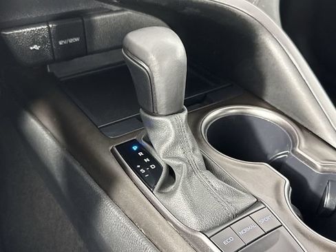 Used 2024 Toyota Camry SE image 25