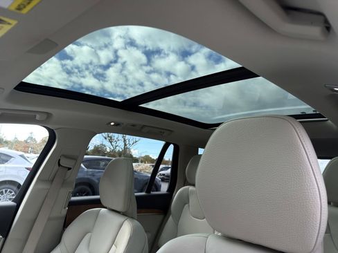 Used 2022 Volvo XC90 T6 Momentum w/ Advanced Package image 20