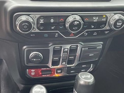 Used 2021 Jeep Wrangler Unlimited Rubicon 4xe w/ Cold Weather Group AWD/4WD image 27