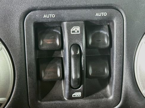 Used 2017 Jeep Wrangler Unlimited Sahara w/ Connectivity Group AWD/4WD image 22