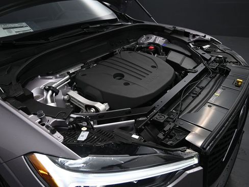 New 2026 Volvo XC60 B5 Core w/ Climate Package image 39