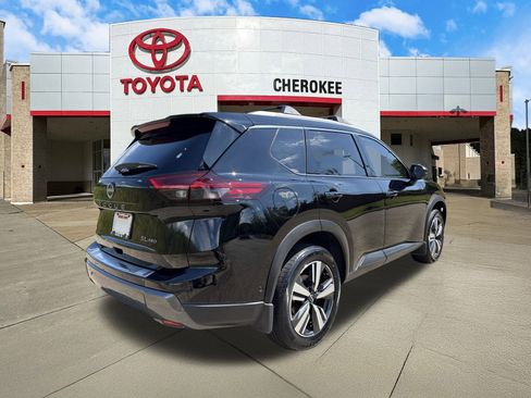 Used 2025 Nissan Rogue SL w/ SL Premium Package image 5