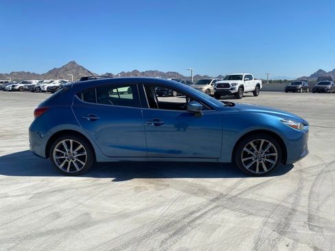 Used 2018 MAZDA MAZDA3 Touring image 2