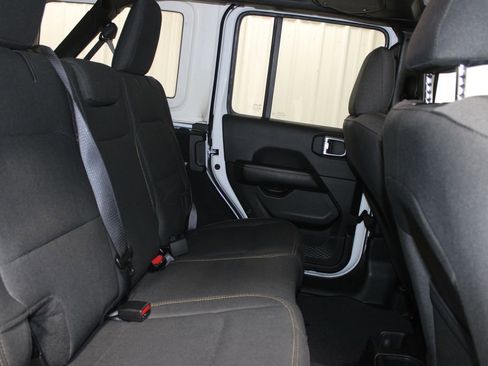 Used 2025 Jeep Wrangler Unlimited Sahara AWD/4WD image 19