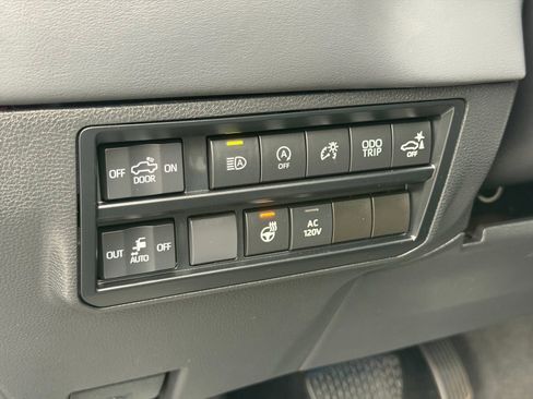 Used 2023 Toyota Tundra Platinum image 13