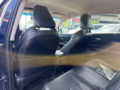 Used 2021 Toyota Venza LE w/ Carpet Mat Package (TMS) image 15