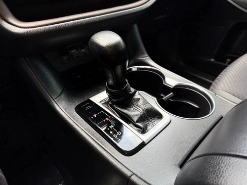 Used 2019 Toyota Highlander LE AWD/4WD image 36