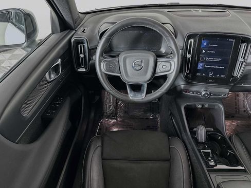 Used 2021 Volvo XC40 T5 R-Design image 21