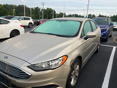 Used 2018 Ford Fusion SE FWD image 9