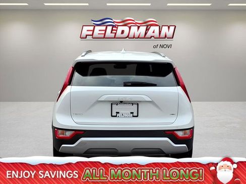 Used 2024 Kia Niro EX image 4