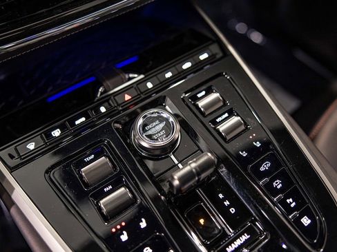 New 2026 Aston Martin DBX 707 image 30