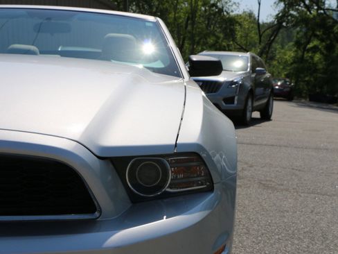 Used 2013 Ford Mustang Convertible RWD image 13