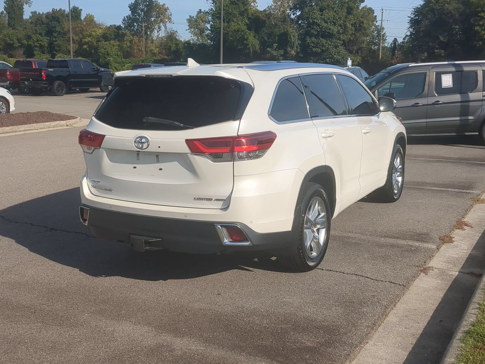 Used 2017 Toyota Highlander Limited AWD/4WD image 3