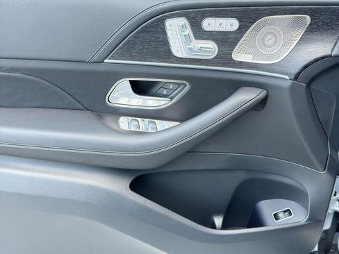 New 2026 Mercedes-Benz GLS 580 4MATIC image 12