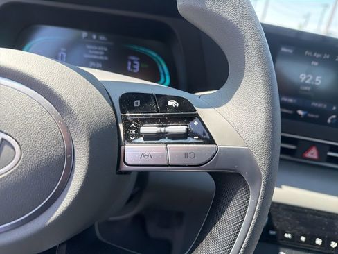 Certified 2025 Hyundai Elantra Hybrid FWD image 11
