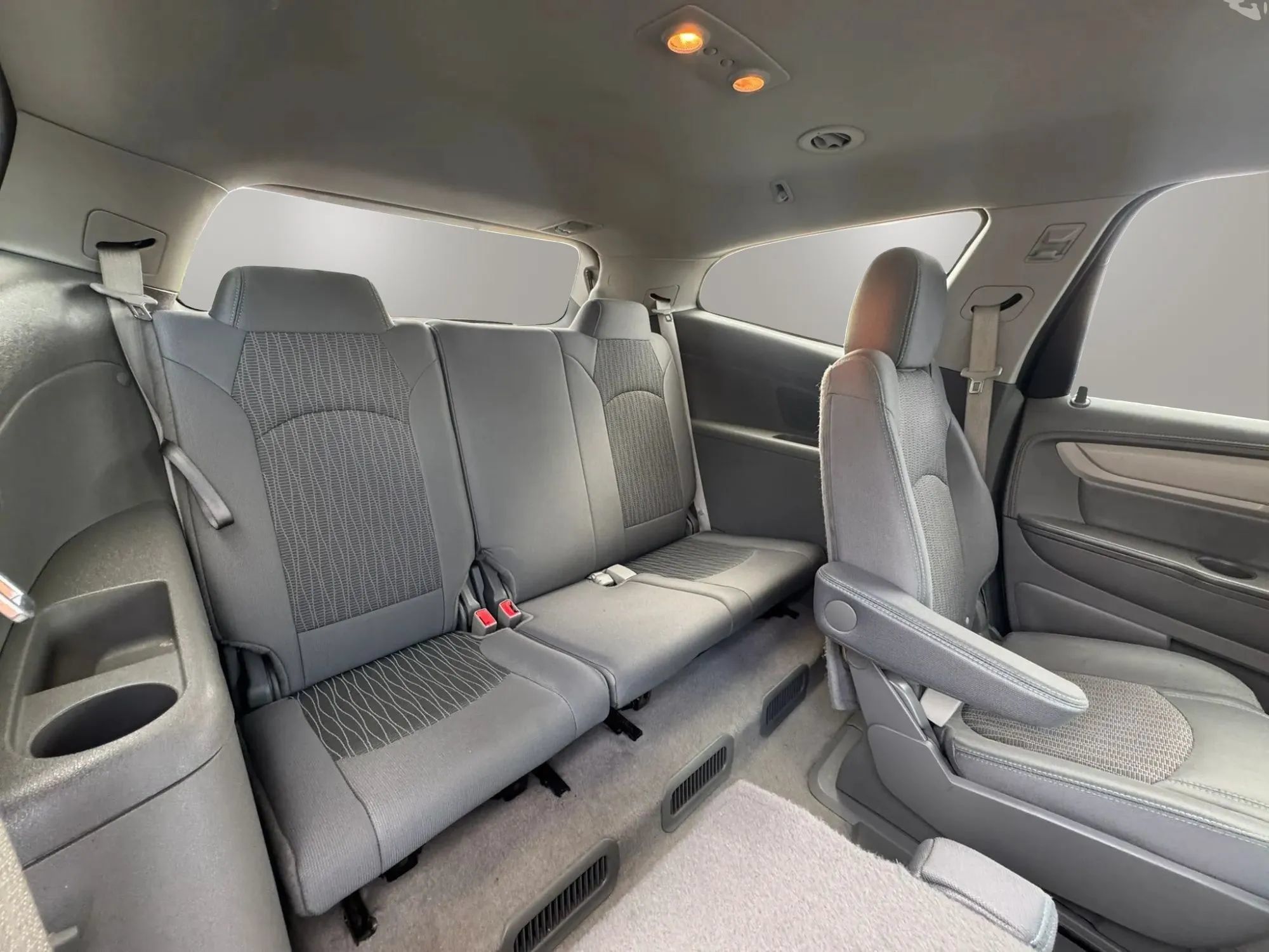 Used 2017 Chevrolet Traverse LT FWD image 15